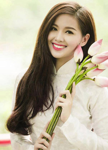 Hot girl Việt đọ sắc trong tà áo dài truyền thống 